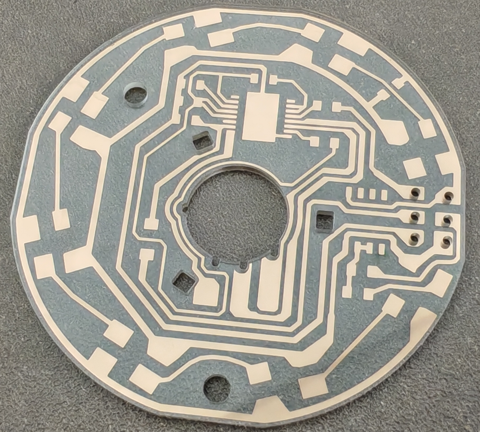 什么是玻璃基PCB 3 什么是玻璃基PCB-玻璃基单面板